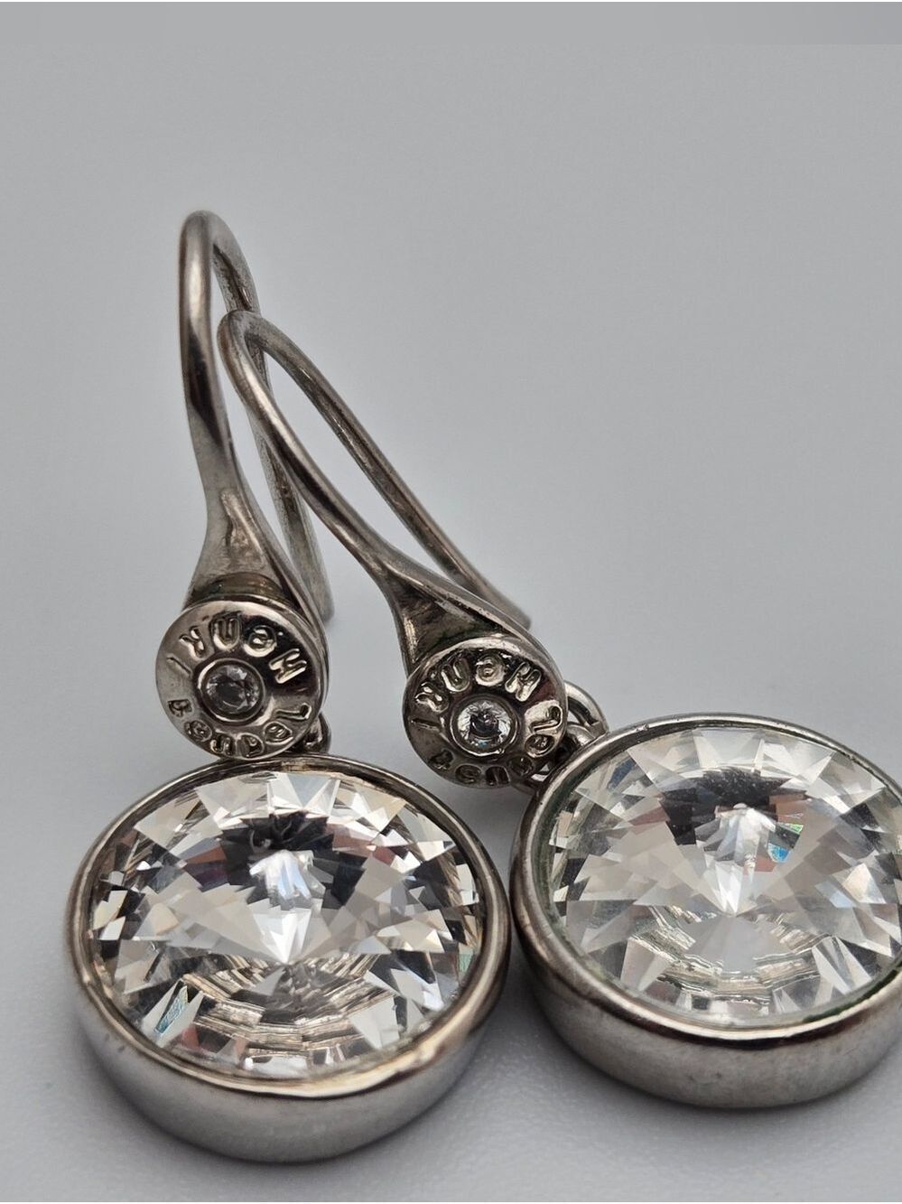 Henri Bendel Crystal Drop Earrings Swarovski Bridal Style Bezel Silver Tone 1” - Picture 10 of 12